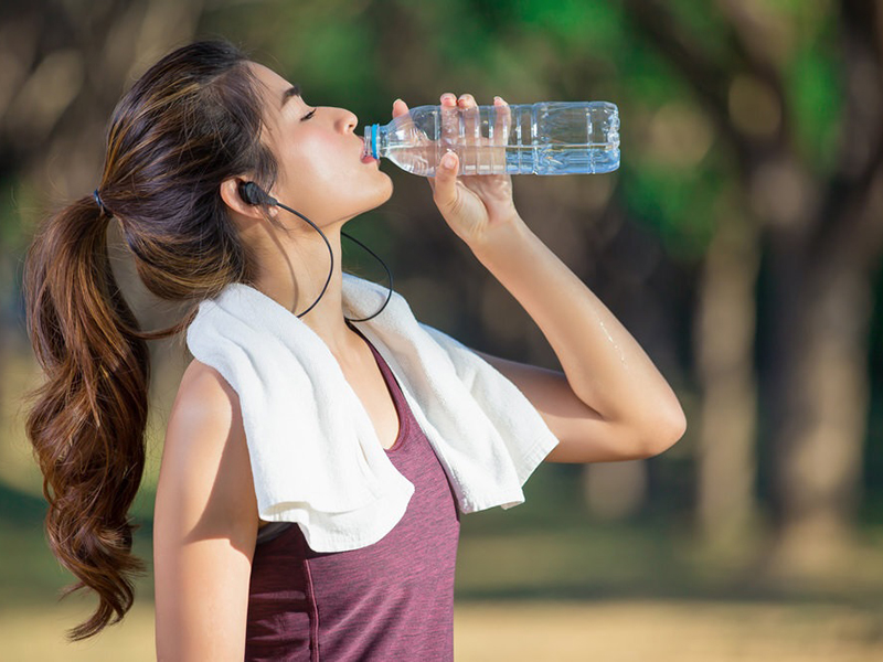 Uống nước nhiều có giảm cân không